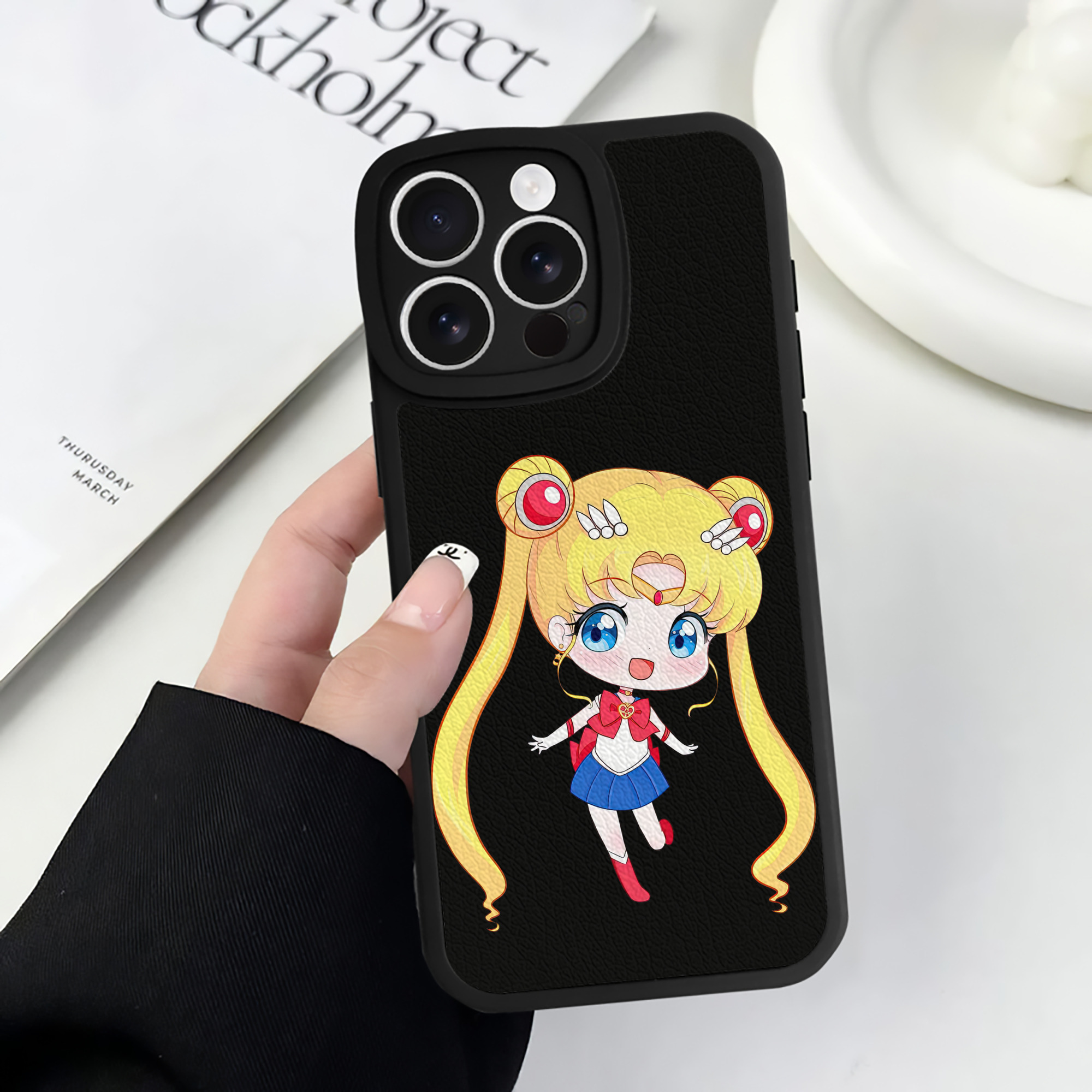 （画像用） 美少女戦士セーラームーン 月野 うさぎ つきの うさぎ Sailor Moon Tsukino Usagi 【iPhone 16シリーズ対応】シリコンスマホケース（レザー調） 材質：シリコン